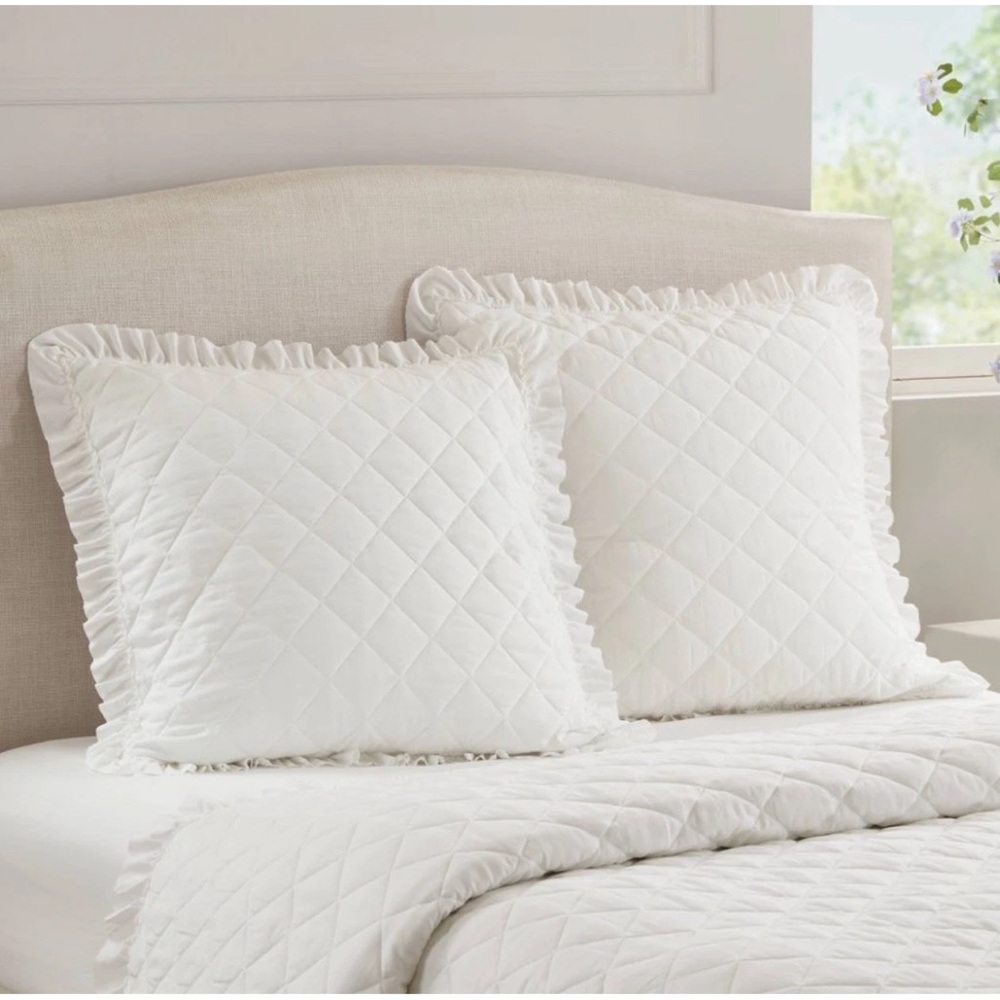 Armoire Collection ~ White Quilted EURO Sham ~ 100% Polyester ~ 26” x 26” - Picture 4 of 4